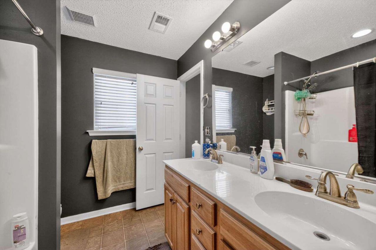 306 Springdale Court Photo 19