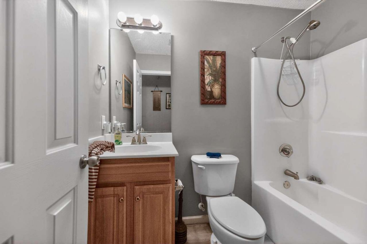 306 Springdale Court Photo 20