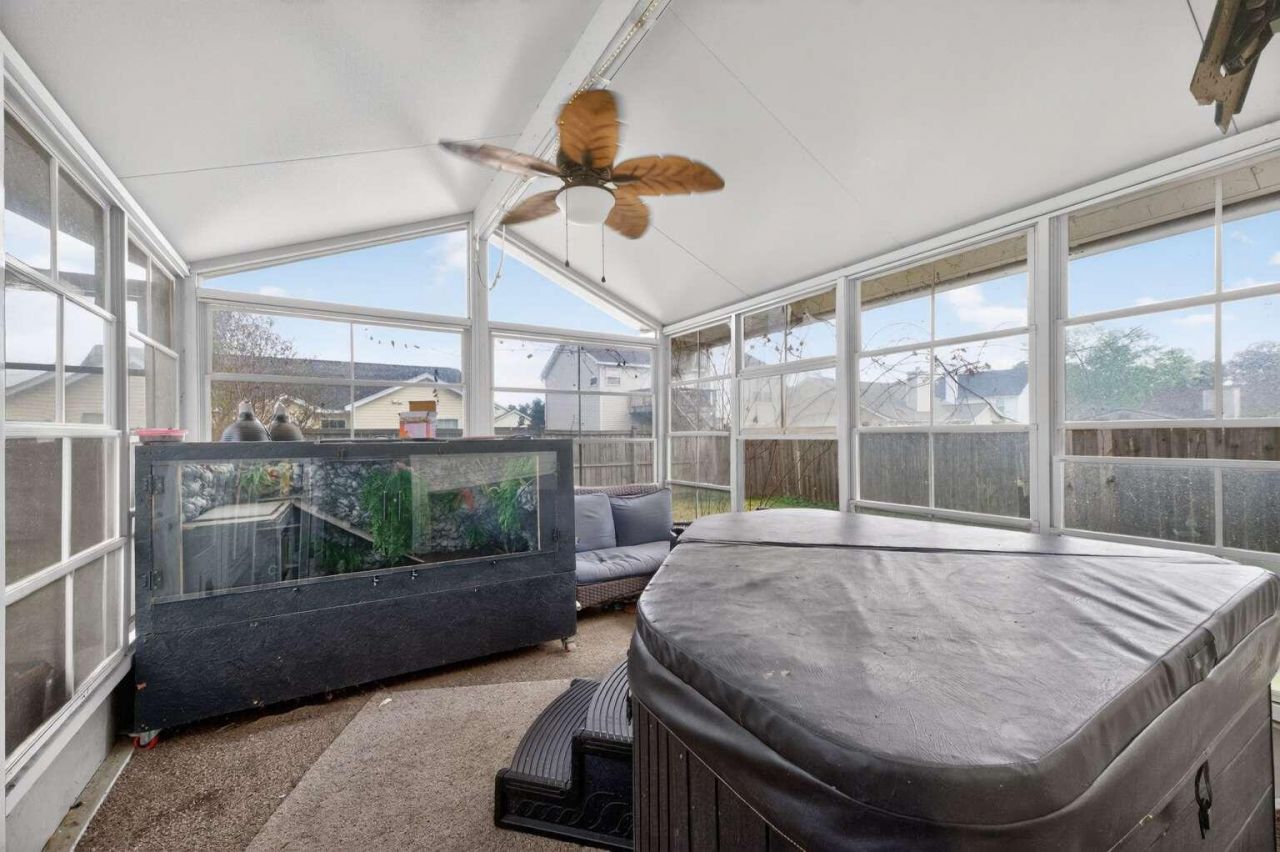 306 Springdale Court Photo 23