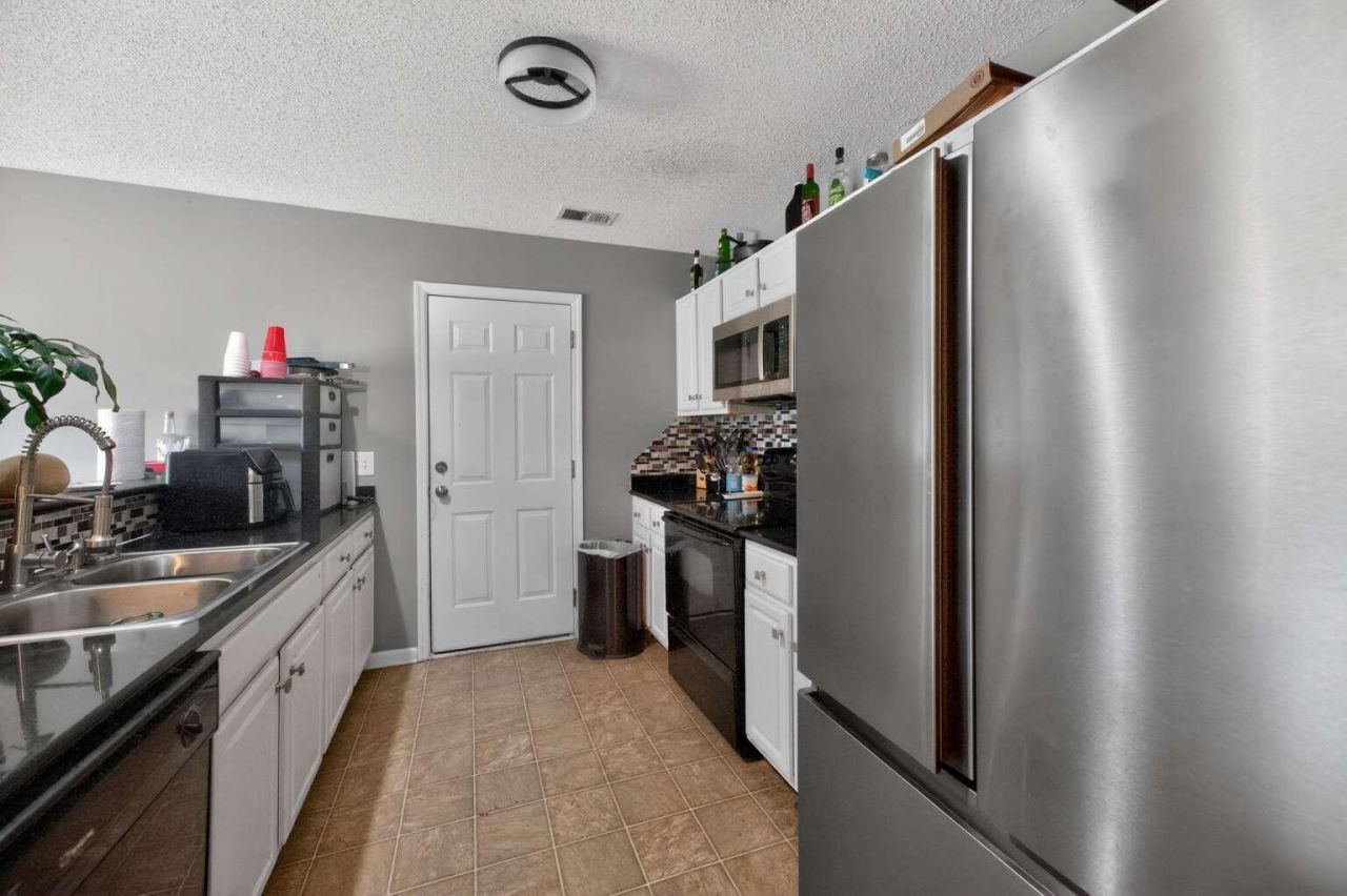 306 Springdale Court Photo 7