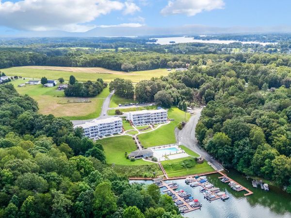 1085 Bluewater #208 DR , Moneta, VA 24121