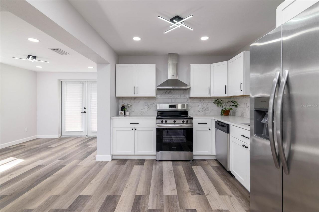 717 W Winifred Street , Avon Park, FL 33825 Photo