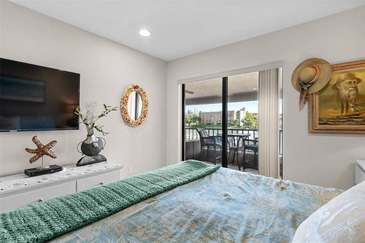 4750 Brittany Drive S, Unit 126, Saint Petersburg, FL 33715 Photo