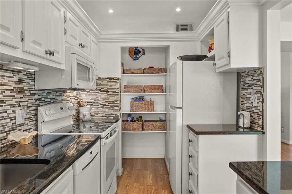 788 Park Shore Dr, Unit C19, Naples, FL 34103 Photo