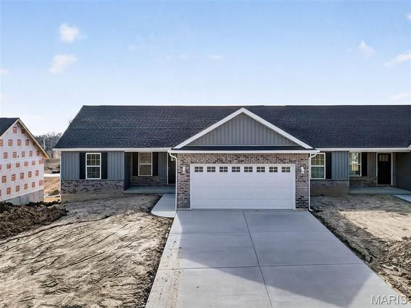 114 Grindstone Court , Moscow Mills, MO 63362