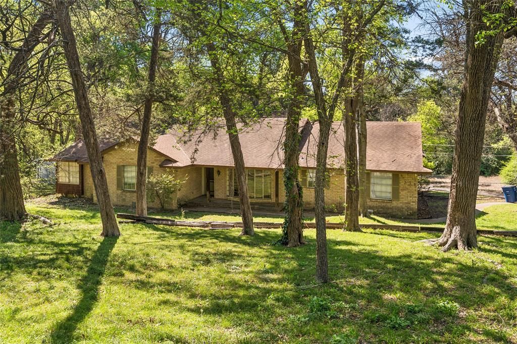 2810 Gladiolus Lane, Dallas, TX 75233 Main Photo