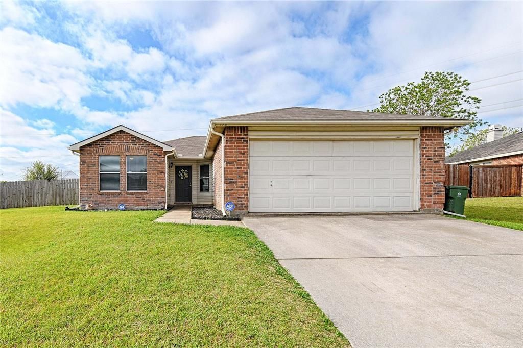 950 White Dove Drive, Arlington, TX 76017 Main Photo