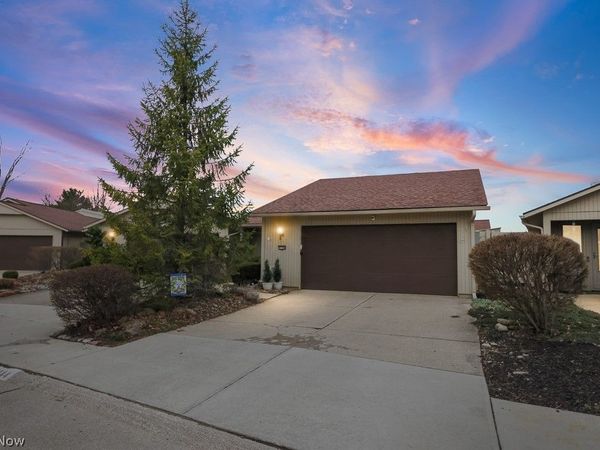 22144 Meadowsouth Court , Strongsville, OH 44149