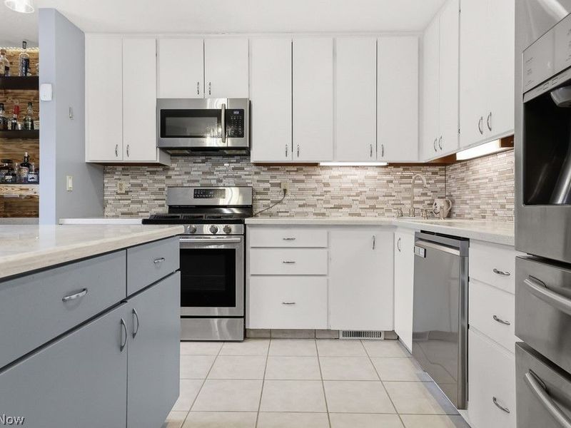 22144 Meadowsouth Court, Strongsville, OH 44149 Photo 10