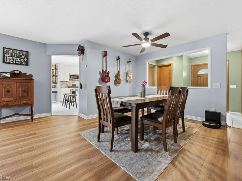 22144 Meadowsouth Court, Strongsville, OH 44149 Photo 11