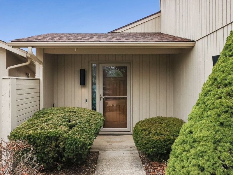 22144 Meadowsouth Court, Strongsville, OH 44149 Photo 3