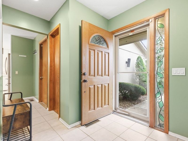 22144 Meadowsouth Court, Strongsville, OH 44149 Photo 4