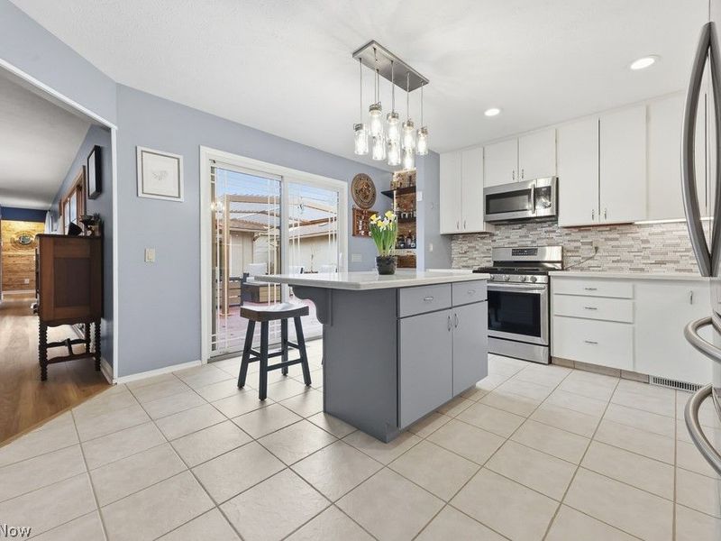 22144 Meadowsouth Court, Strongsville, OH 44149 Photo 6