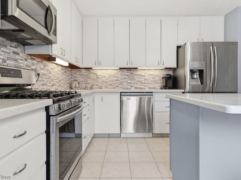 22144 Meadowsouth Court, Strongsville, OH 44149 Photo 9