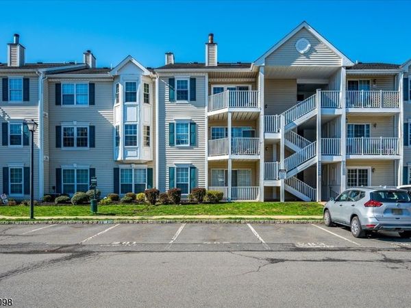 268 Kempsey Dr, North Brunswick, NJ 08902