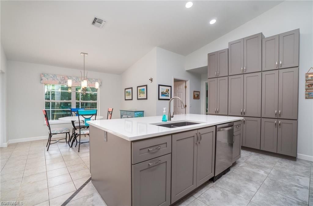 844 SW 17th Ter, Cape Coral, FL 33991 Photo