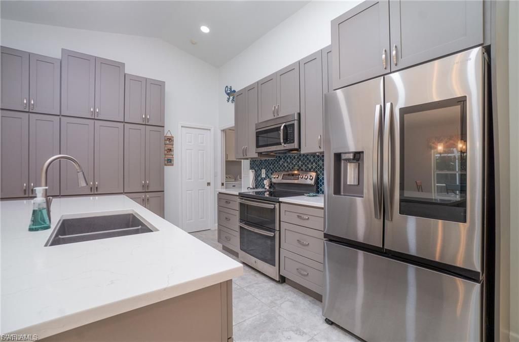 844 SW 17th Ter, Cape Coral, FL 33991 Photo