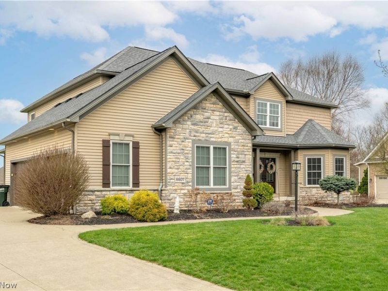 6607 Woodbridge Circle NW, Massillon, OH 44646 Photo 3