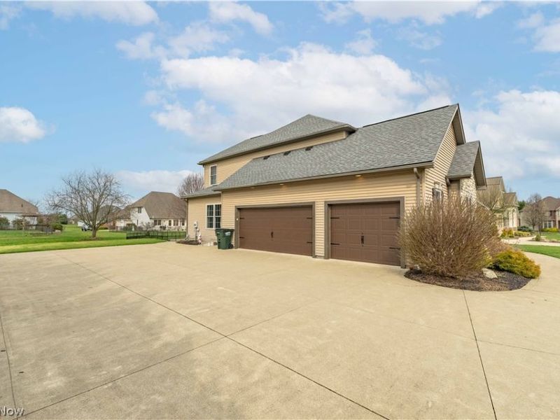 6607 Woodbridge Circle NW, Massillon, OH 44646 Photo 4