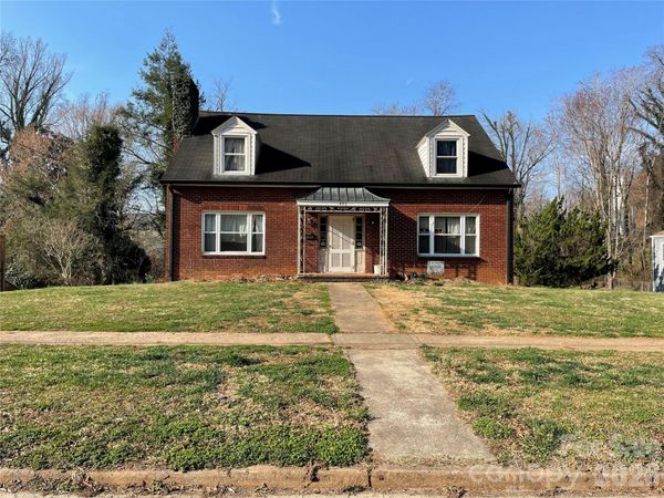 402 Norwood Street SW, Lenoir, NC 28645