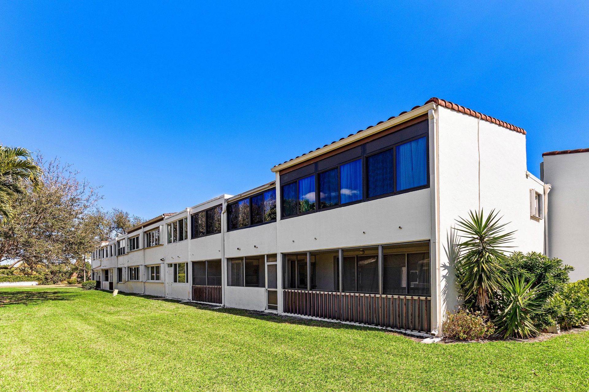 2561 Boundbrook Boulevard, Unit 209, Palm Springs, FL 33406 Photo