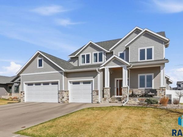 2504 W 95th St, Sioux Falls, SD 57108