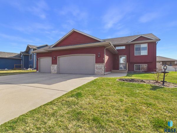 9213 W Norma Trl, Sioux Falls, SD 57106