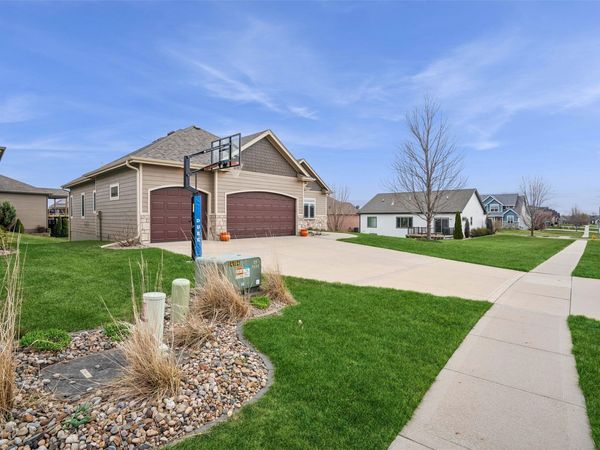 14504 Brookview Drive , Urbandale, IA 50323