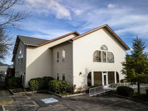 541 NE E Street, Grants Pass, OR 97526