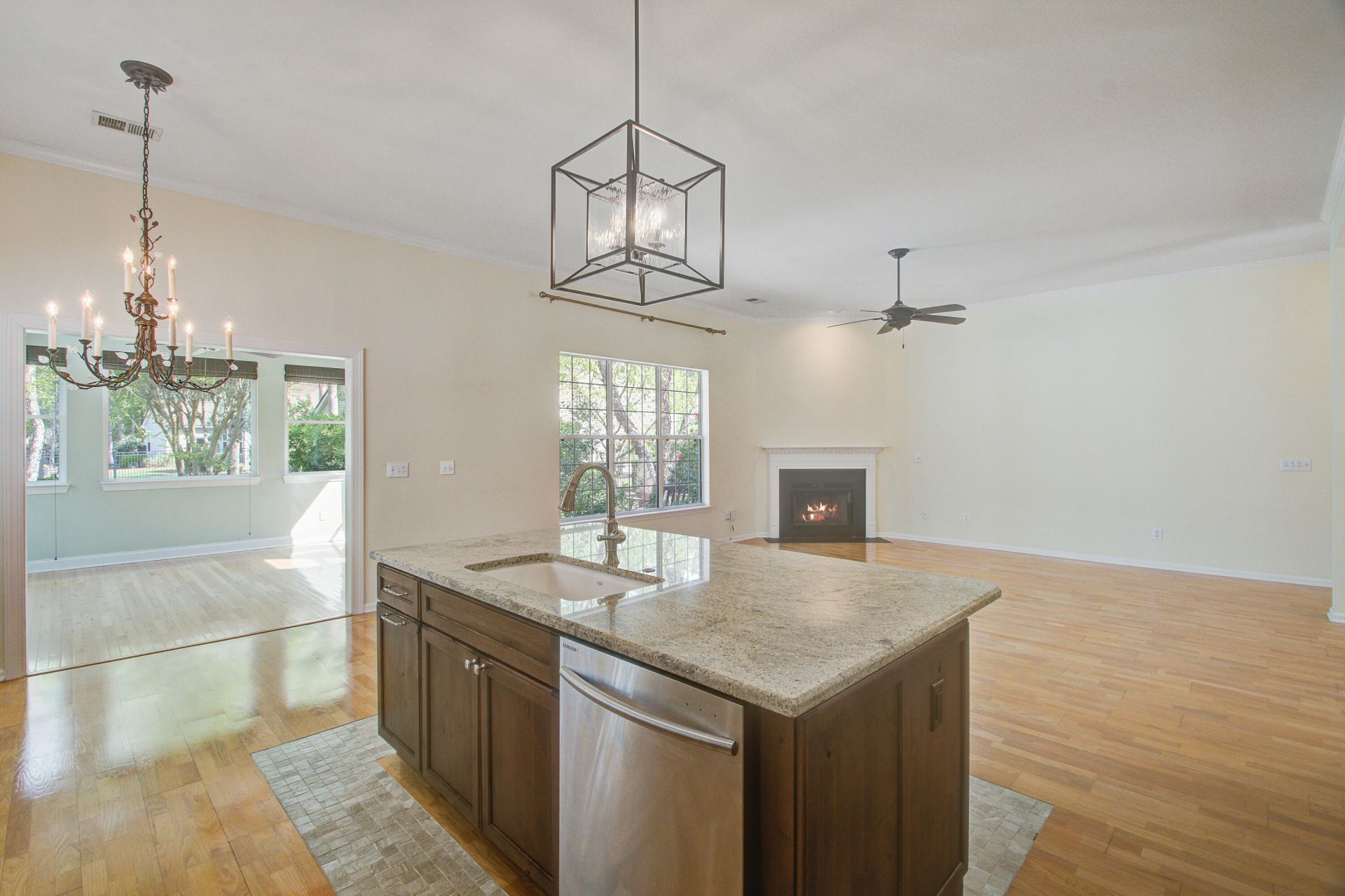 1462 Clarendon Way Photo 15