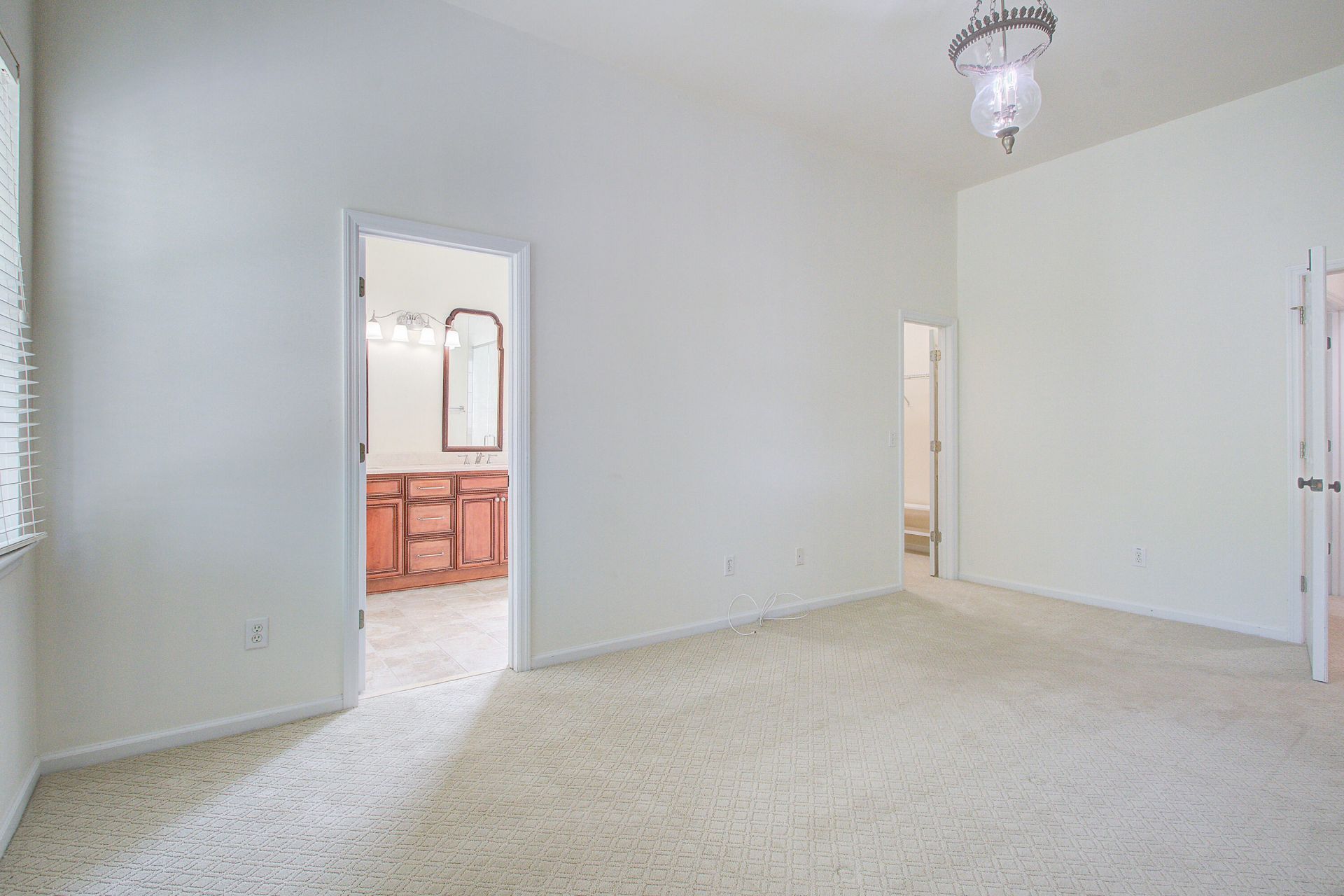 1462 Clarendon Way Photo 16