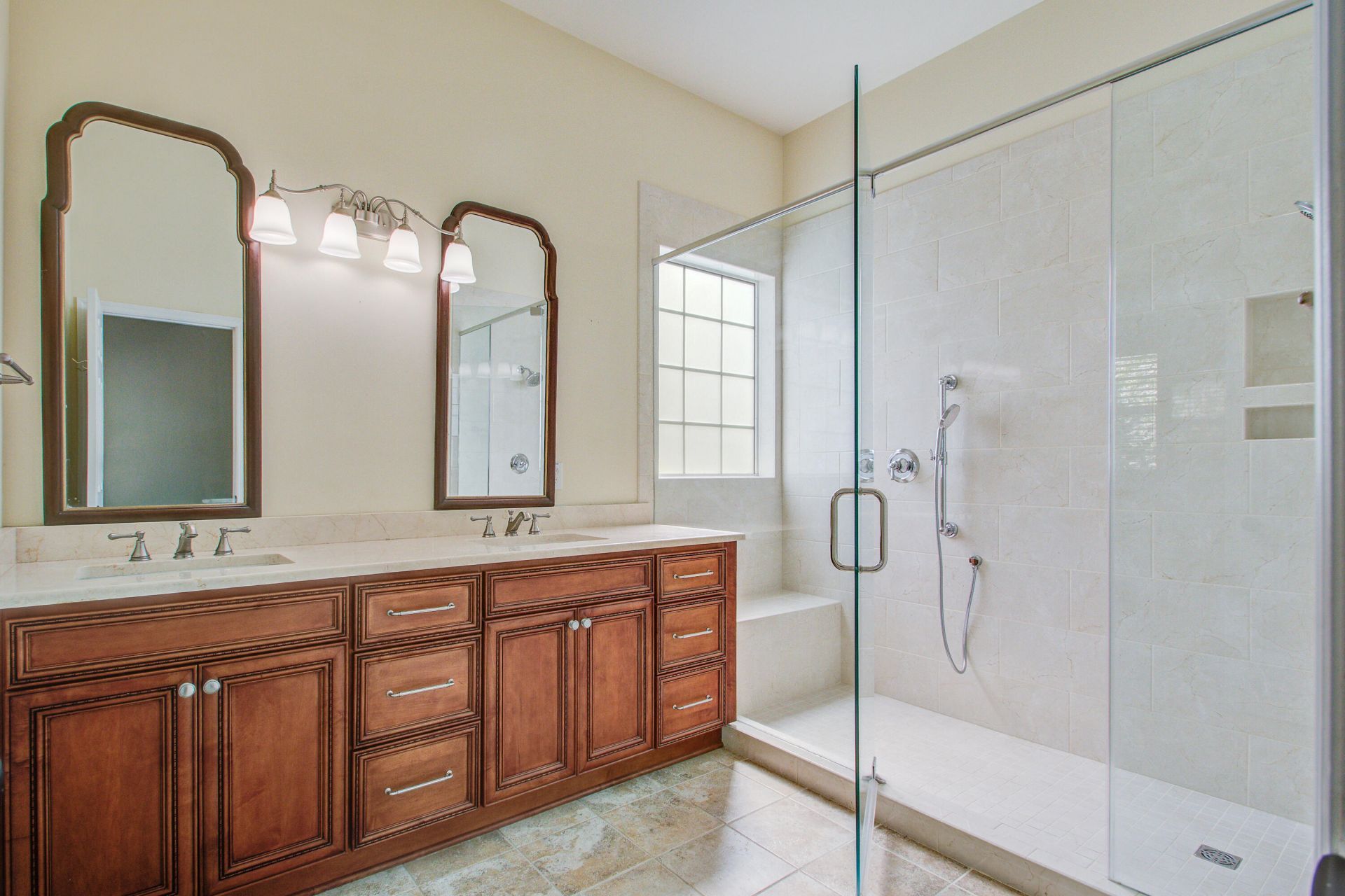 1462 Clarendon Way Photo 18