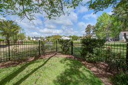 1462 Clarendon Way photo 4