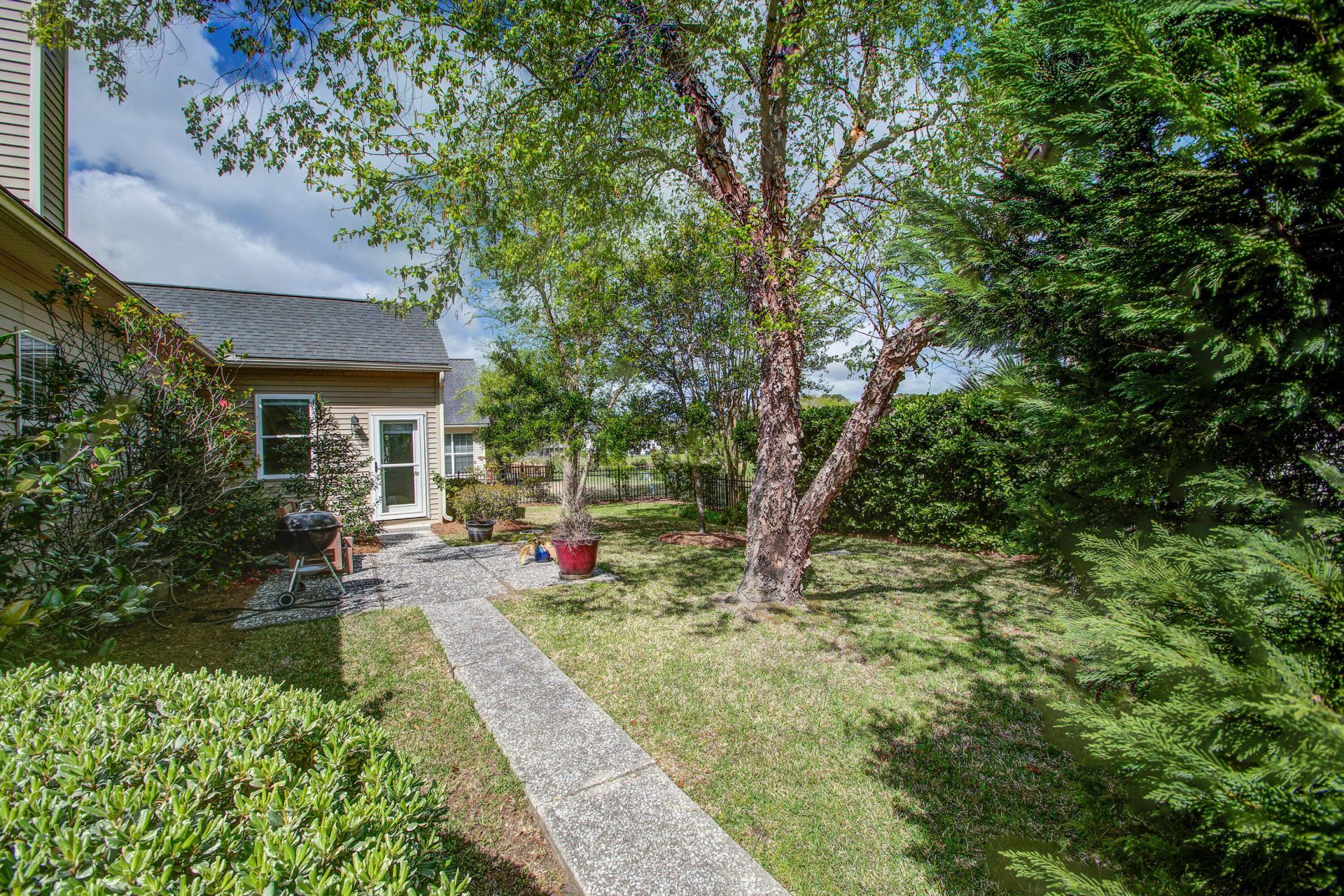 1462 Clarendon Way Photo 25