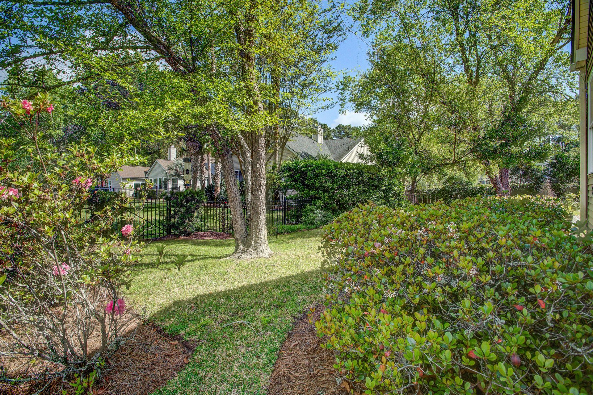 1462 Clarendon Way Photo 26