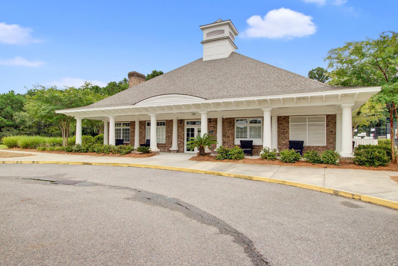 1462 Clarendon Way Photo 29