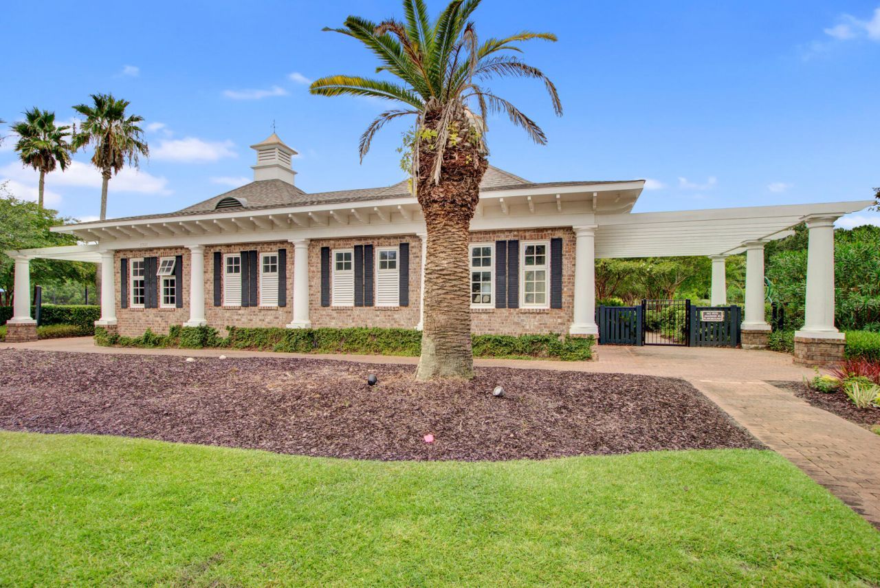 1462 Clarendon Way Photo 30