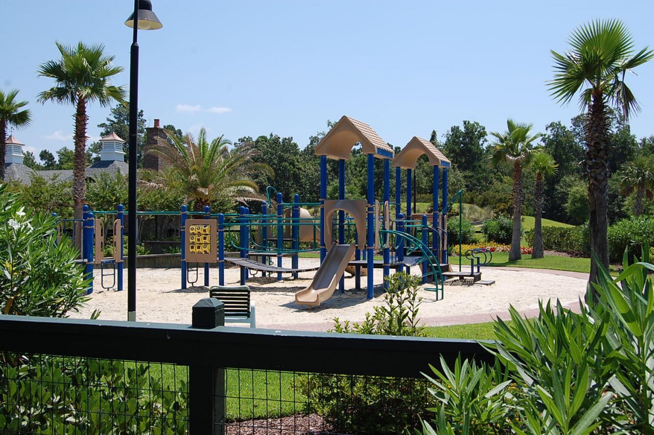 1462 Clarendon Way Photo 34