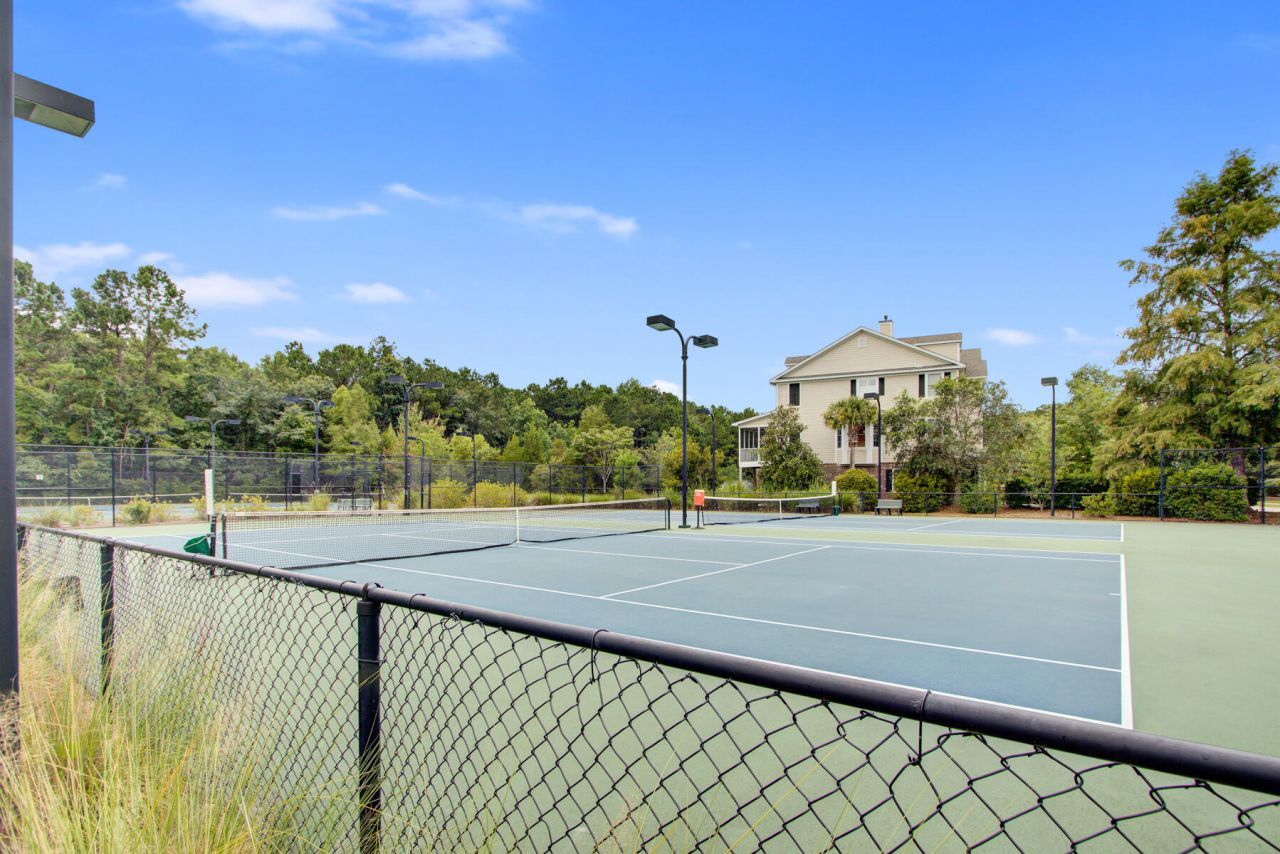 1462 Clarendon Way Photo 35