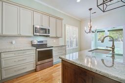 1462 Clarendon Way photo 4