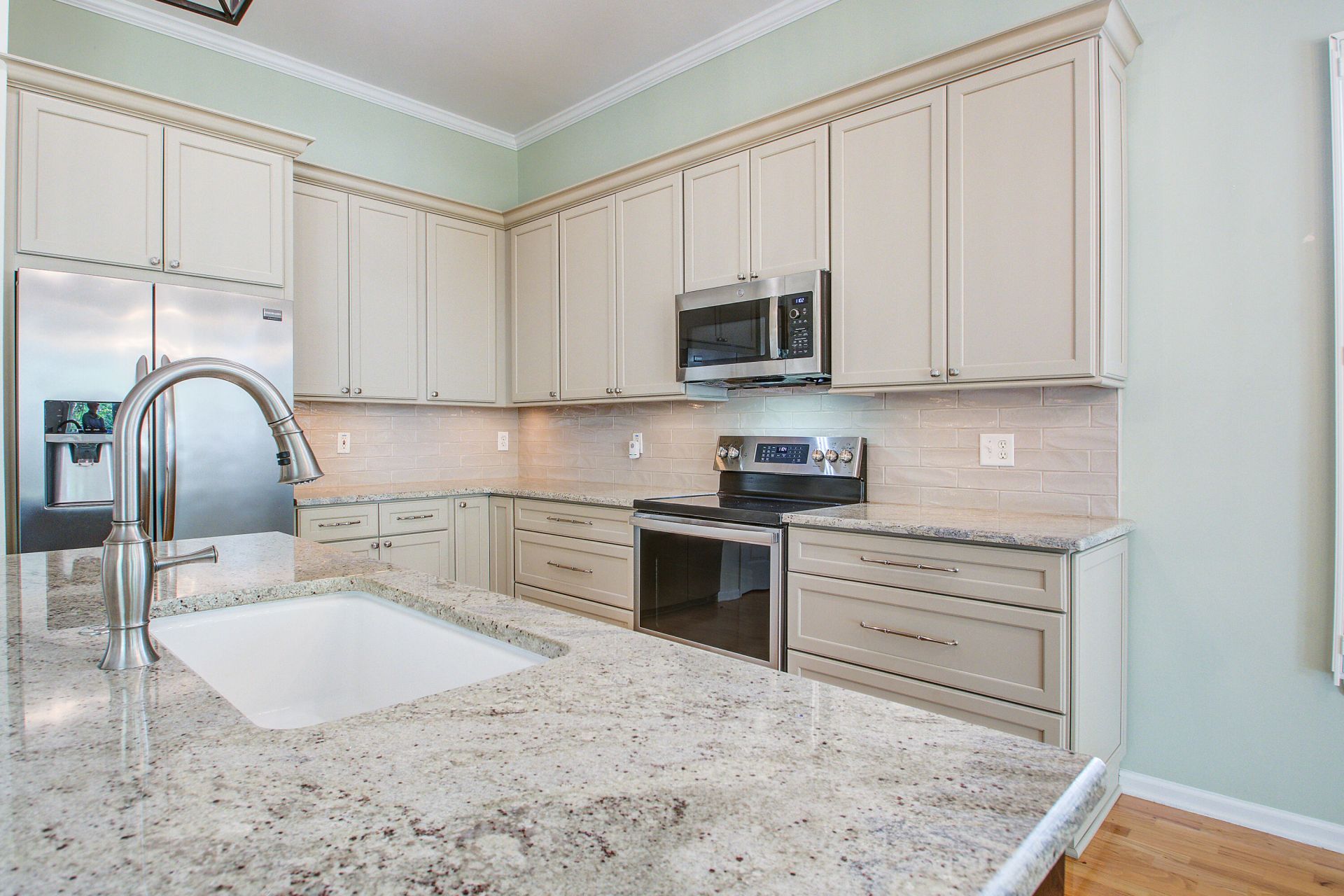 1462 Clarendon Way Photo 8