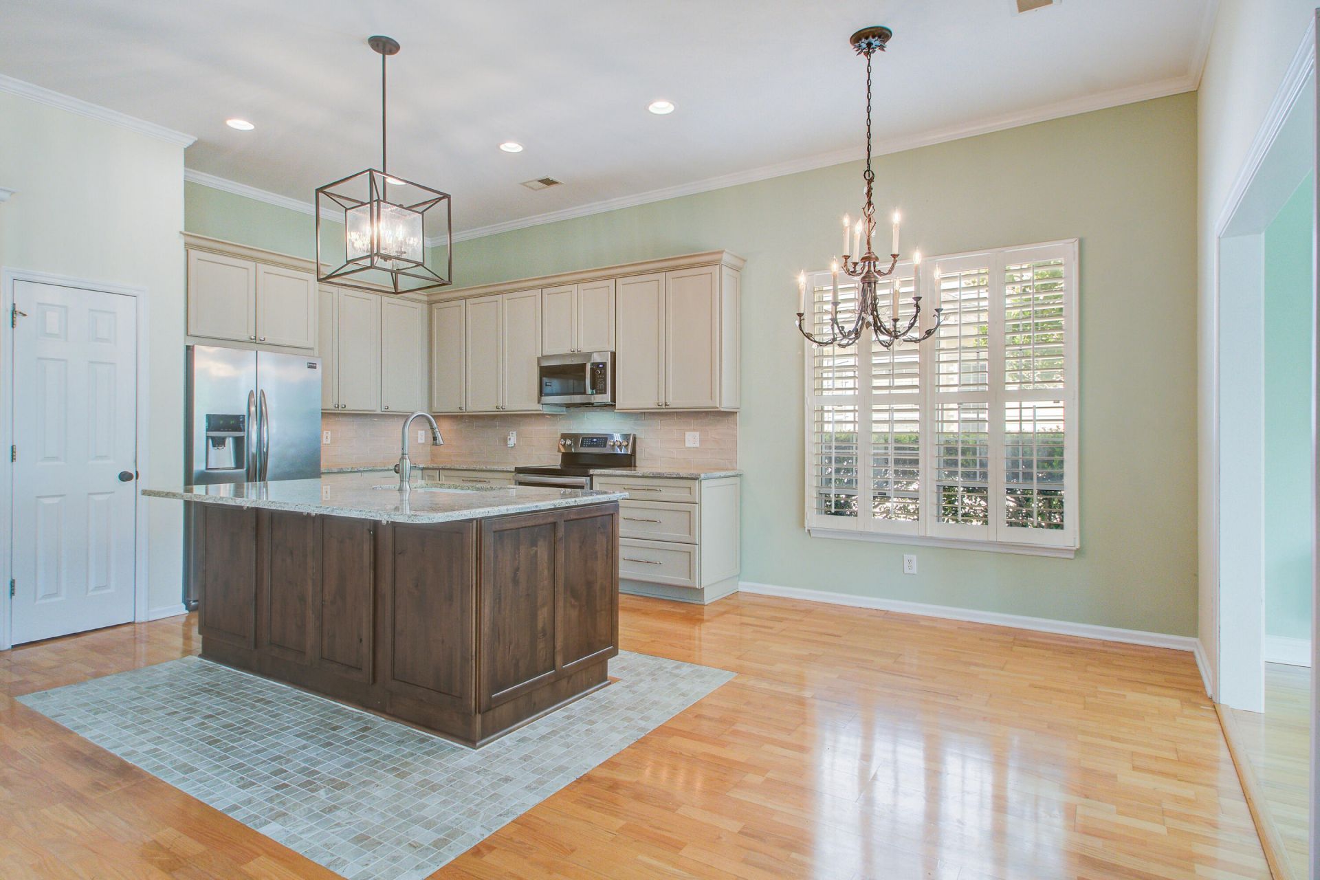 1462 Clarendon Way Photo 9