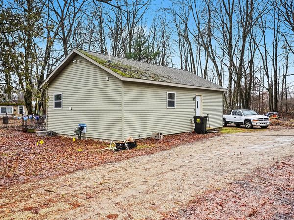 1147 S Bingham Avenue, White Cloud, MI 49349