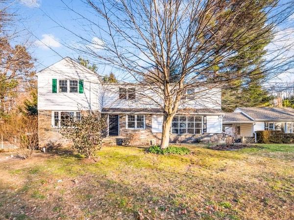 901 ACADEMY LANE , BRYN MAWR, PA 19010