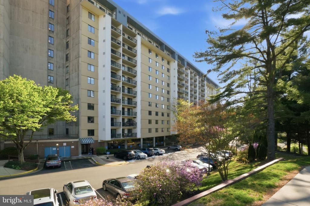 3800 Powell Lane, Unit 311, Falls Church, VA 22041 Main Photo