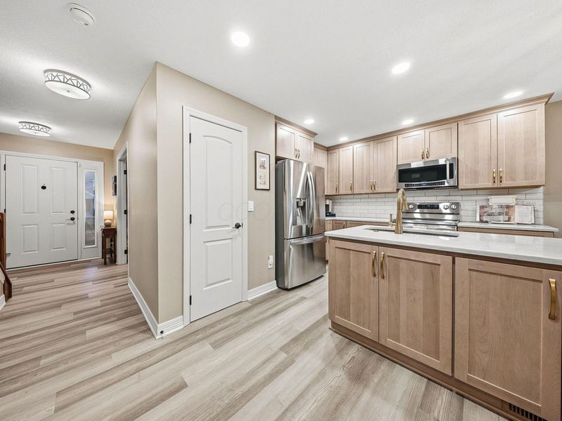 565 Apple Valley Circle, Delaware, OH 43015 Photo 14