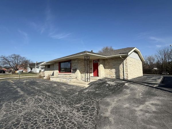 1624 W Washington STREET, West Bend, WI 53095