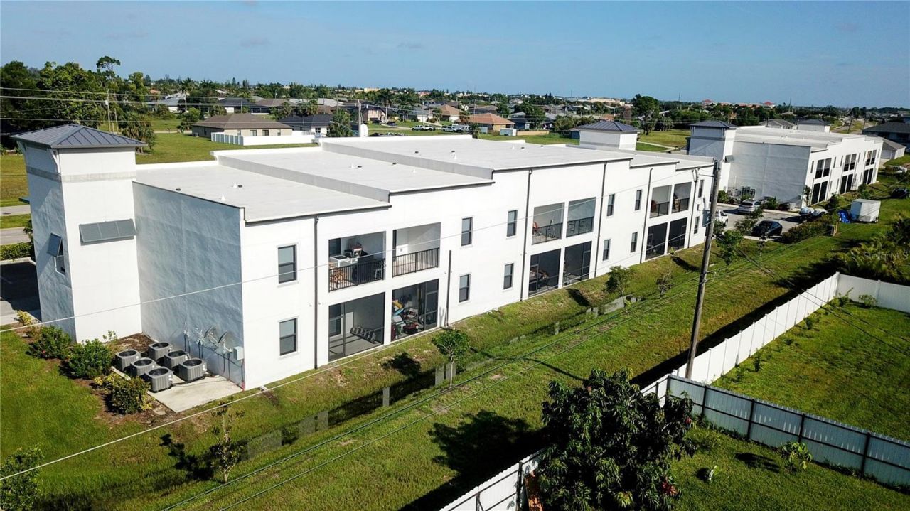 907 Skyline Boulevard , Unit 915, Cape Coral, FL 33991 Photo