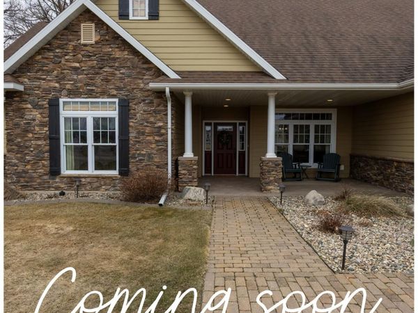 1943 Middle Creek Road , Detroit Lakes, MN 56501