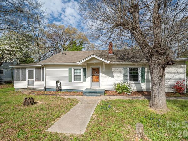 111 E Carlton Street , Dallas, NC 28034